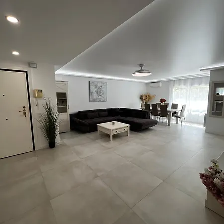 Leoni 1 Linea Apartment *